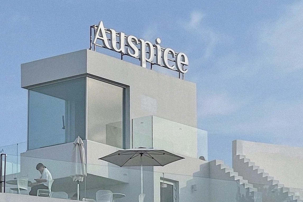 最高にフォトジェニック！海の上に浮いているような1枚が撮影できる韓国カフェ「Auspice coffee」