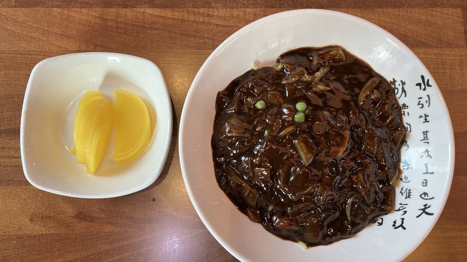 真っ黒なソースがたっぷり！韓国の国民的フード「ジャジャン麺」日韓夫婦ライター実食レポ＃9