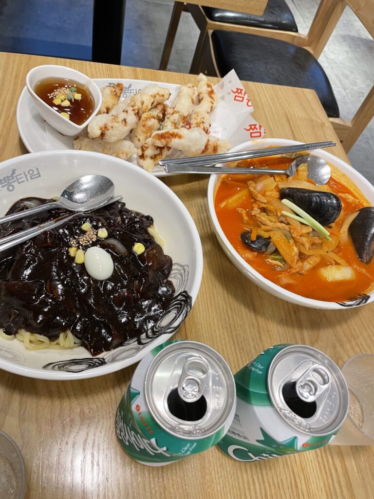 【日本とは違う！？】韓国式チャンポンとジャージャー麺を食べてみた 韓国グルメ