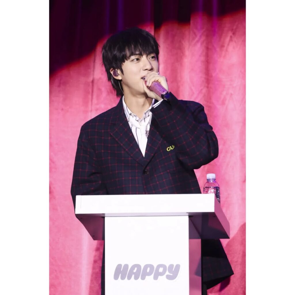 【BTS・ジン】ソロ写真集が期間限定発売！日本限定特典も BTS