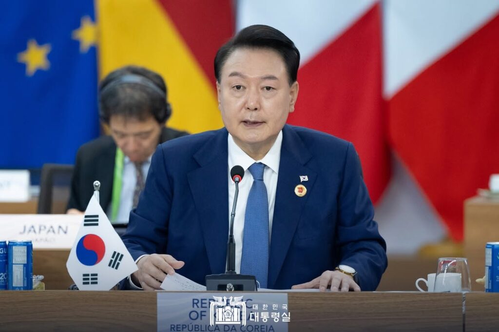 「国民の妹が裏切った」韓国大統領の逮捕で、韓国歌手に嫌がらせのコメントが殺到・・・ IU