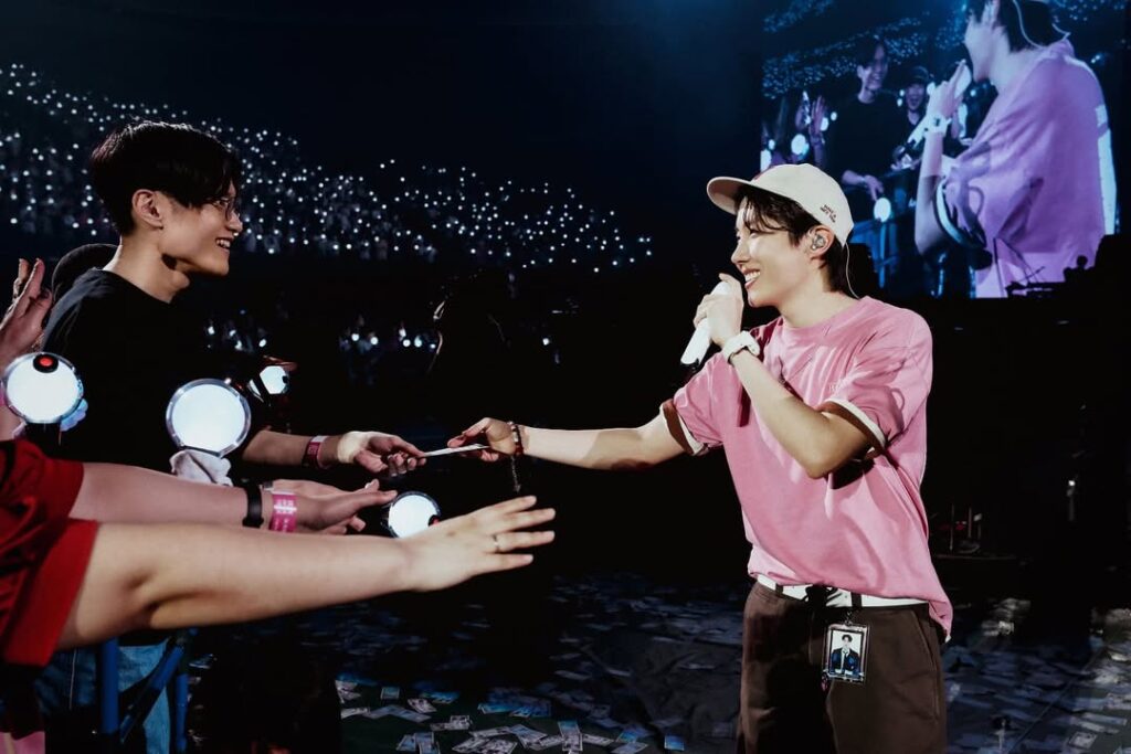 【日本のマナーの良さはどこへ？】BTSメンバーの日本公演で、ファンが不適切なボディタッチ続出・・・ BTS