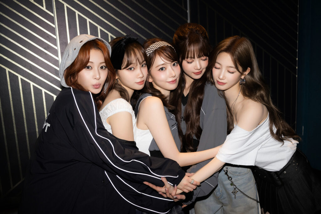 「ホテルで泣いていた」LE SSERAFIMがコーチェラ生歌炎上を回想・・・ K-POP