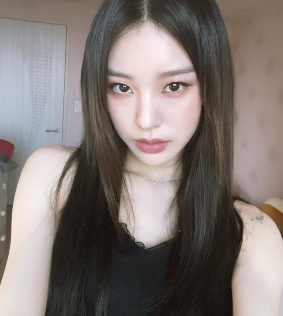 【写真流出】人気アーティストの“バッグハグ”熱愛疑惑にファンはモヤモヤ・・・ K-POP