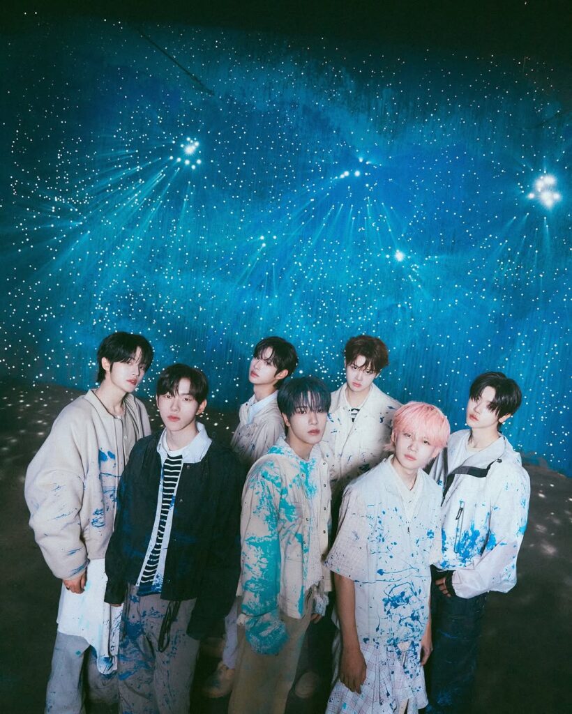 新人アイドルに何が？「メンバーと距離が近すぎる女性スタッフ」にファン激怒・・・ CLOSE YOUR EYES