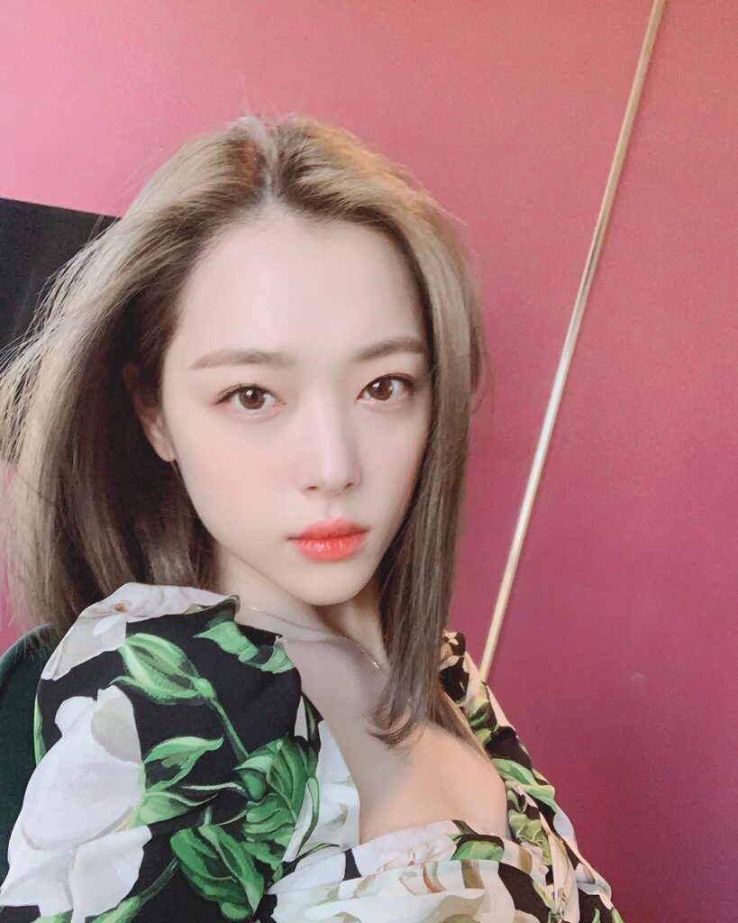「何が目的？」5年前に亡くなった女優の兄が、元カレの芸能人を次々と暴露・・・ K-POP