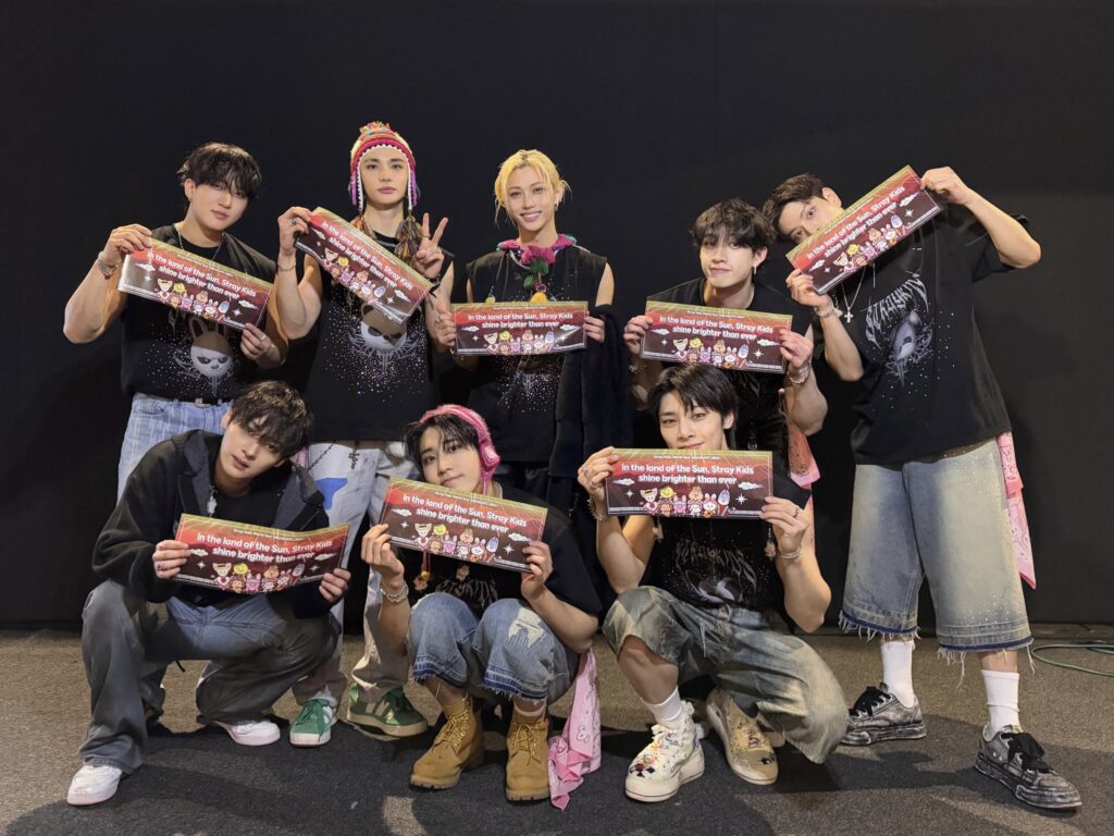 「全員一歩ずつ下がって」韓国アイドルの公演でファンが気絶・・・コンサートが一時中断 3 「全員一歩ずつ下がって」韓国アイドルの公演でファンが気絶・・・コンサートが一時中断 K-POP
